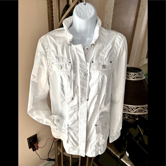 White House Black Market Lightweight White Windbreaker Jacket. size 8 - Picture 1 of 14
